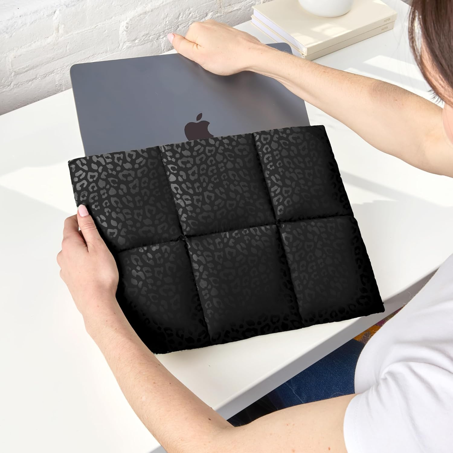 Vandel Puffy Laptop Sleeve Case, 13-14 inch Laptop Sleeve Bag, Waterproof Fabric Laptop Case 13.3 Inch, Compatible with MacBook Air/Pro 13 / Pro 14