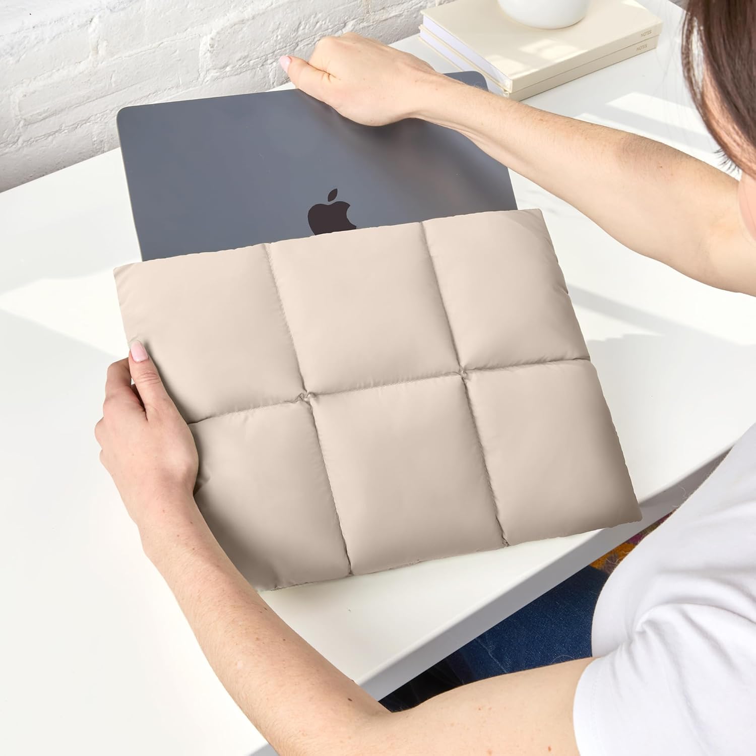 Vandel Puffy Laptop Sleeve Case, 13-14 inch Laptop Sleeve Bag, Waterproof Fabric Laptop Case 13.3 Inch, Compatible with MacBook Air/Pro 13 / Pro 14