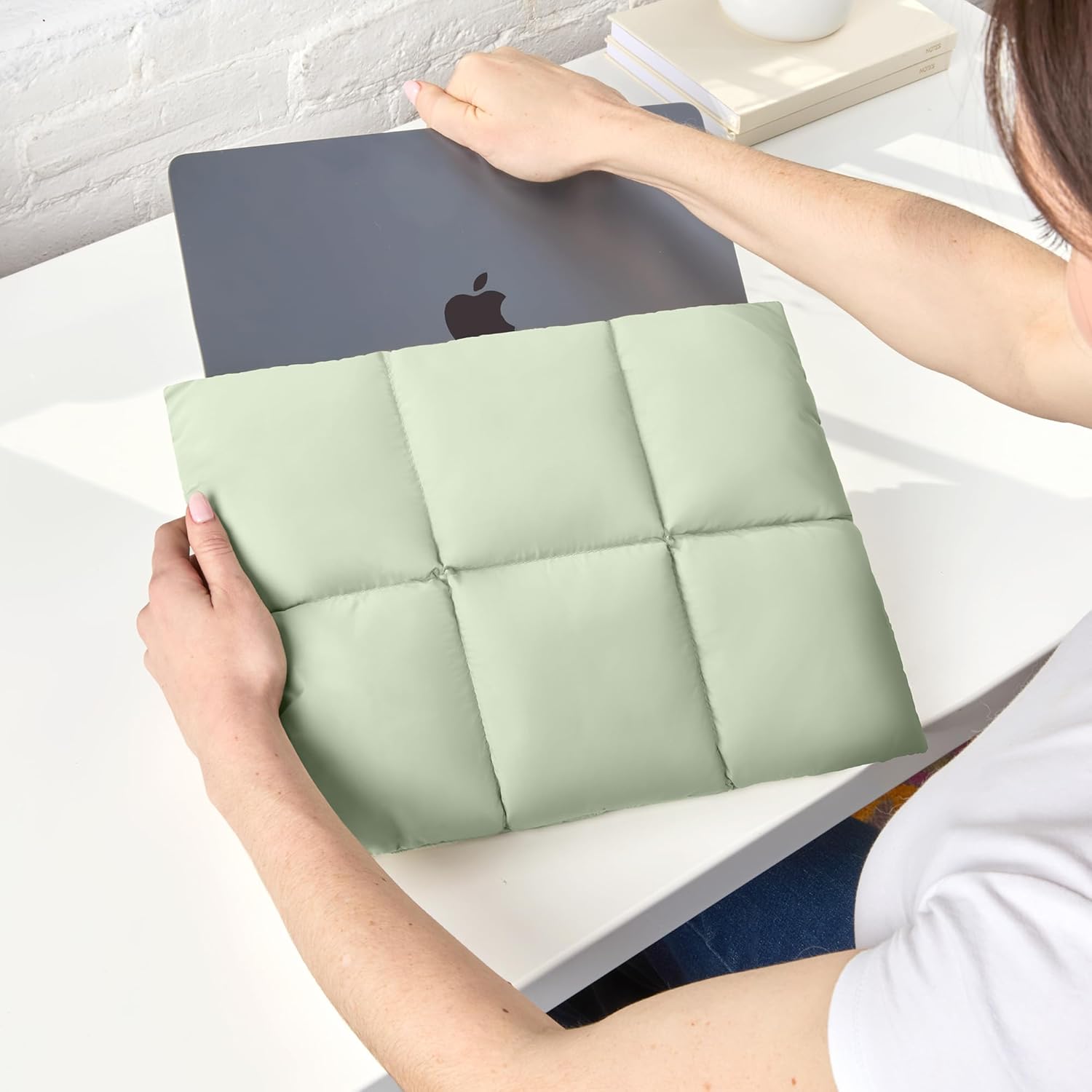Vandel Puffy Laptop Sleeve Case, 13-14 inch Laptop Sleeve Bag, Waterproof Fabric Laptop Case 13.3 Inch, Compatible with MacBook Air/Pro 13 / Pro 14